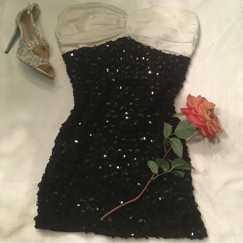 SEQUINS - Sexy Mini - EXCELLENT DEAL 💕